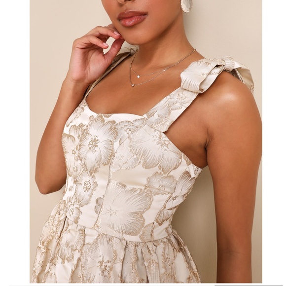 Lulus Unique Beauty Floral Tie Strap Midi Dress in Cream with Pockets sz xs NWT - Picture 4 of 13